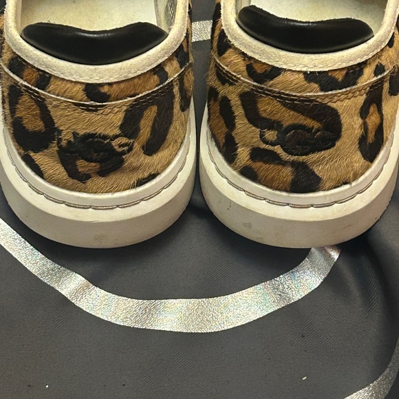 UGG Alameda Spotty Slip on Leopard Sneakers Size 9 - Picture 7 of 10